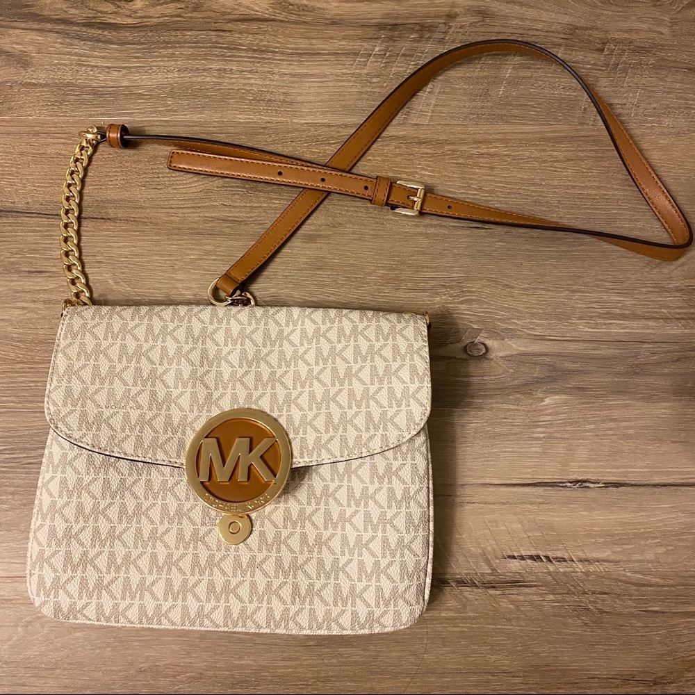 Michael Kors purse/handbag